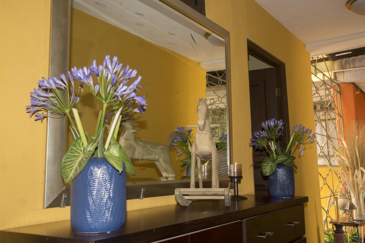 Give House Bed & Breakfast Guatemala City Eksteriør bilde