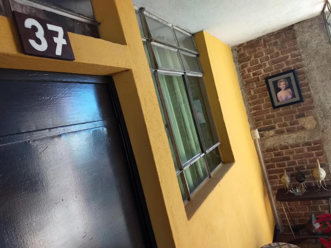 Give House Bed & Breakfast Guatemala City Eksteriør bilde
