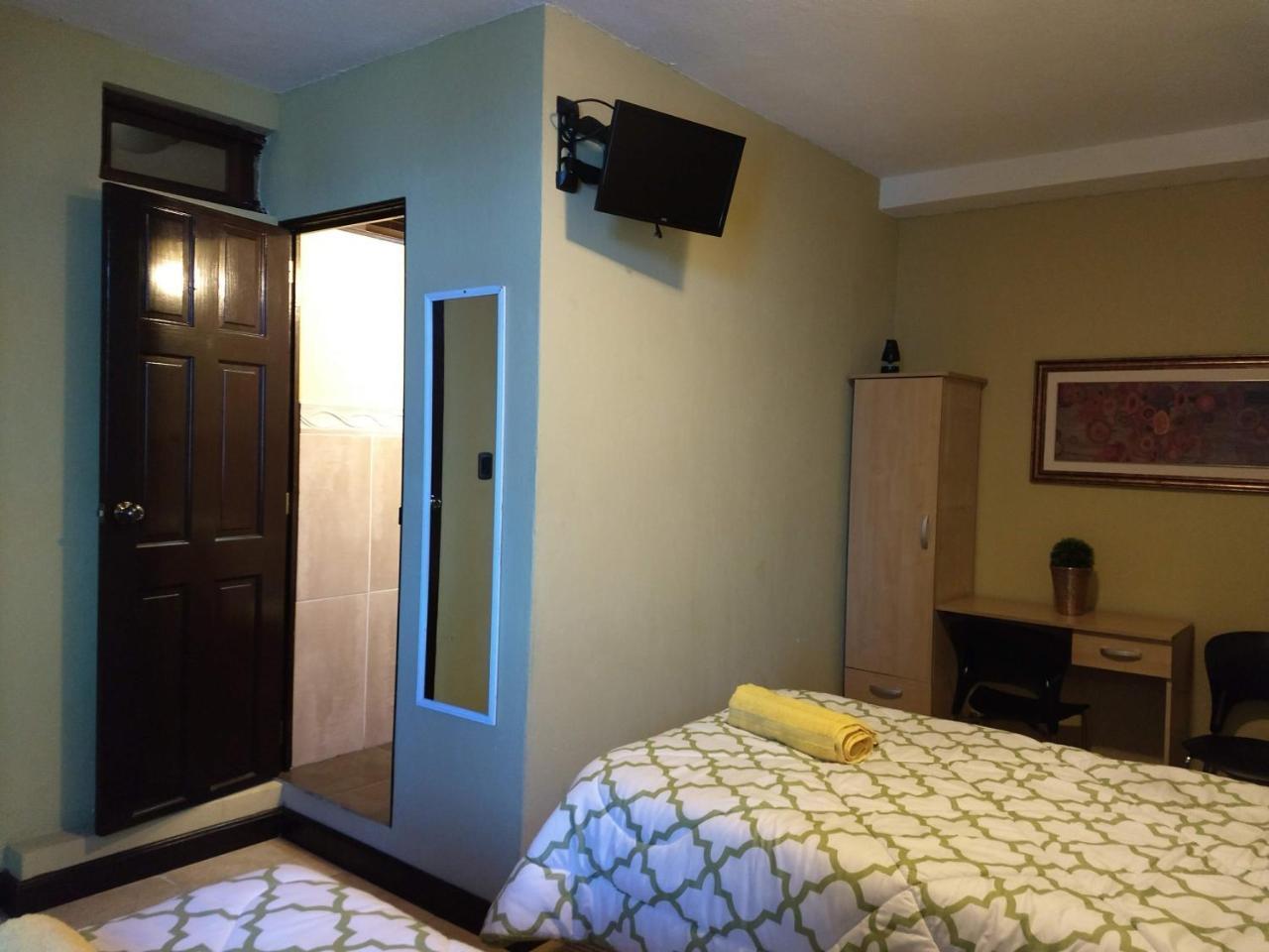 Give House Bed & Breakfast Guatemala City Eksteriør bilde
