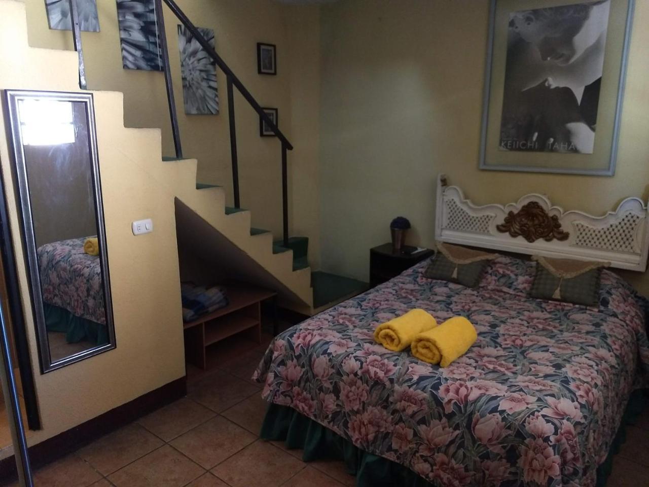 Give House Bed & Breakfast Guatemala City Eksteriør bilde