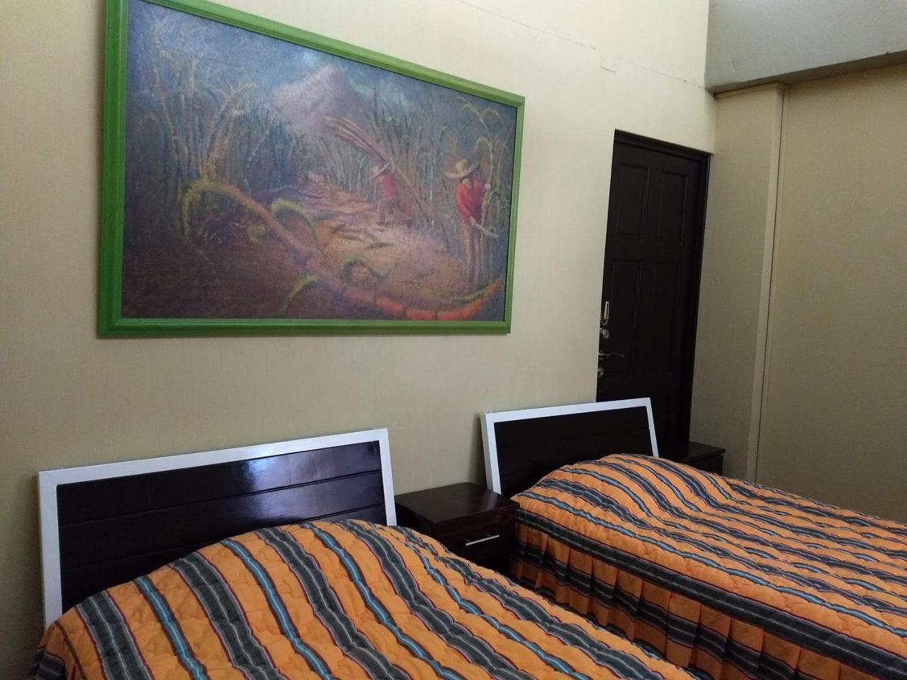 Give House Bed & Breakfast Guatemala City Eksteriør bilde